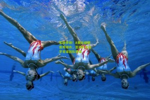 实现梦想！A费社媒晒首秀球衣，签满队友名字见证团队情谊